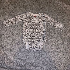 Baby girl onzie cheeta print long sleeve 3 month
